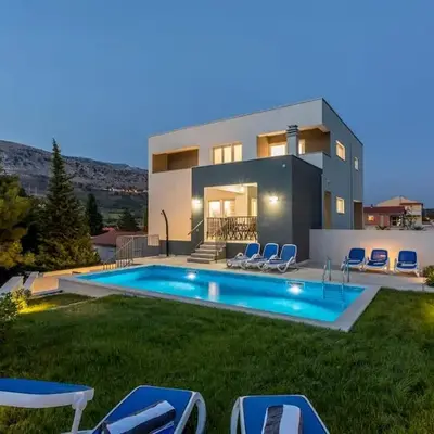 Luxe villa with pool
