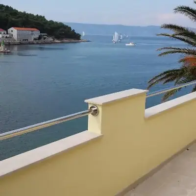 Sea view apartment near the beach S2-Jelsa center