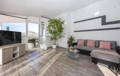 TV i/ili zabavni centar u objektu Gorgeous Apartment In Slime