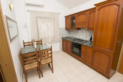 Kuhinja ili čajna kuhinja u objektu Apartment in Pisak with sea view, balcony, air conditioning, WiFi 3340-4