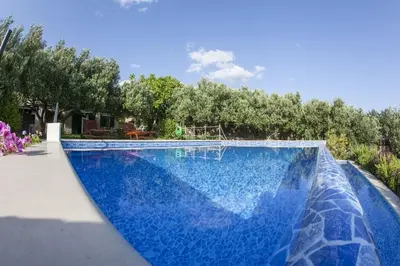 Bazen u objektu Holiday house in Bol with sea view, terrace, air conditioning, WiFi 120-1 ili u blizini