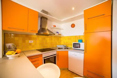 Kuhinja ili čajna kuhinja u objektu Apartment in Bol with sea view, terrace, air conditioning, WiFi 3739-2