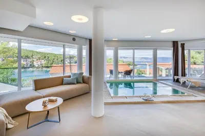 Bazen u objektu Luxe villa 2 pools, sauna ili u blizini