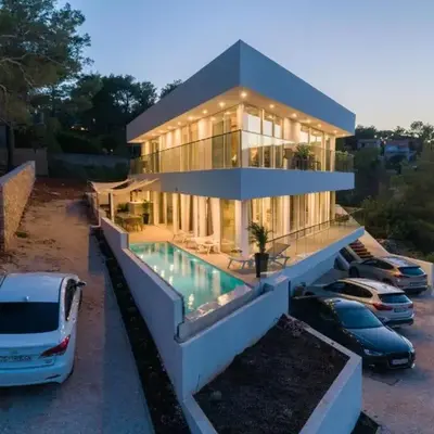 Luxe villa 2 pools