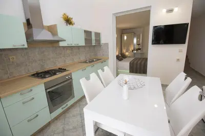 Kuhinja ili čajna kuhinja u objektu Apartment in Pisak with sea view, terrace, air conditioning WiFi 3340-6