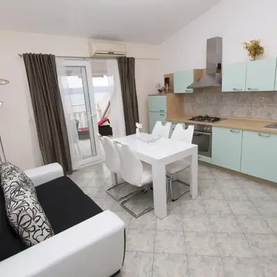 Apartment in Pisak with sea view