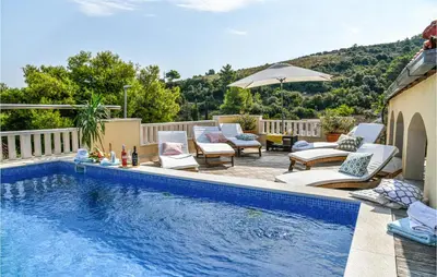 Bazen u objektu Amazing Home In Postira ili u blizini