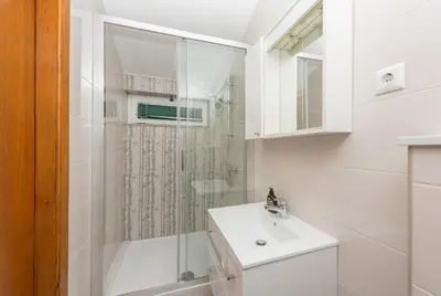 Kupaonica u objektu Apartmani Češljar