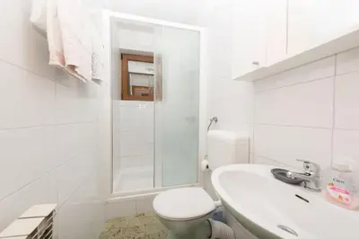 Kupaonica u objektu Apartmani Češljar