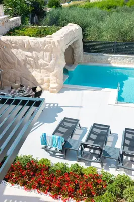 Bazen u objektu Elais Luxury Residence ili u blizini