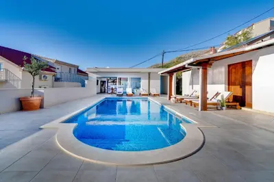 Tlocrt objekta Seaview Villa MaToLi with heated 50sqm pool and 4 bedrooms, close to Split