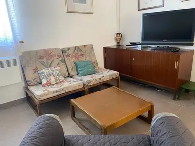 TV i/ili zabavni centar u objektu Apartman Silna your new home with terrace and garden