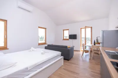 TV i/ili zabavni centar u objektu Brand new apt W balcony & perfect seaview at center
