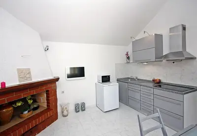 Kuhinja ili čajna kuhinja u objektu House Ivi