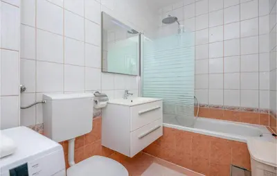 Kupaonica u objektu 1 Bedroom Lovely Apartment In Baska Voda