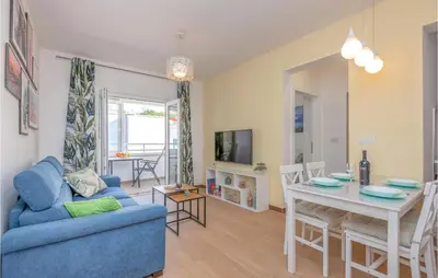 TV i/ili zabavni centar u objektu 1 Bedroom Lovely Apartment In Baska Voda