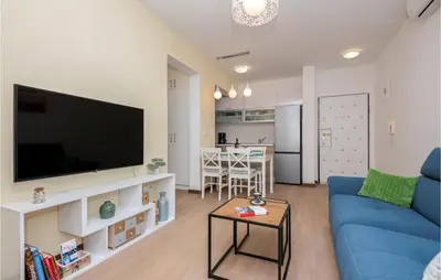 Kuhinja ili čajna kuhinja u objektu 1 Bedroom Lovely Apartment In Baska Voda