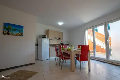 Kuhinja ili čajna kuhinja u objektu Villa Dada i Dida