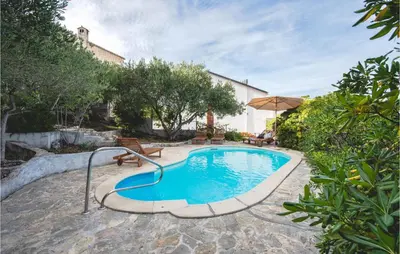 Bazen u objektu Holiday Home Mala Lozna Ii ili u blizini