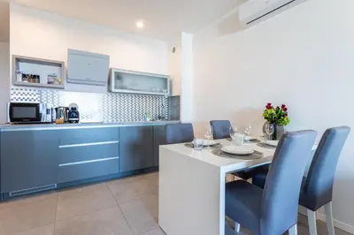 Kuhinja ili čajna kuhinja u objektu Apartment Lola