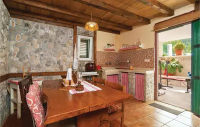 Kuhinja ili čajna kuhinja u objektu Holiday Home Podaspilje I