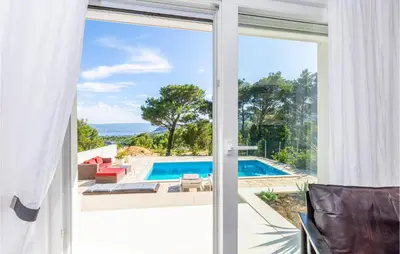 Bazen u objektu Holiday Home Put Svjure Croatia ili u blizini