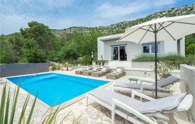Bazen u objektu Holiday Home Put Svjure Croatia ili u blizini