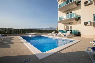 Bazen u objektu Apartments Jakov ili u blizini