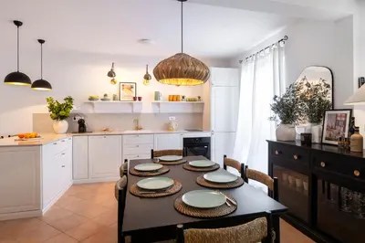 Kuhinja ili čajna kuhinja u objektu APARTMENT LURI - three-room penthouse apartment - wonderful view of the sea - 100 metres from the beach - 10 minutes from Supetar ferry port - free secured parking - facilities nearby