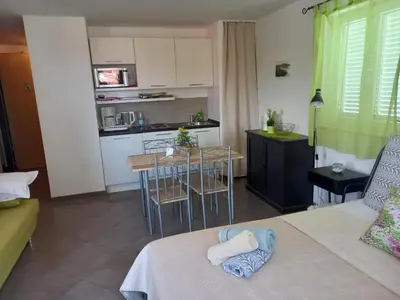 Kuhinja ili čajna kuhinja u objektu Apartmani Afrodita