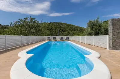 Bazen u objektu Villa Arbareto with heated swimming pool ili u blizini