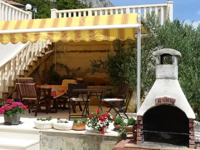 Popločani dio dvorišta ili vanjski dio objekta 6-pax Apartment ON THE BEACH - TOP Floor, Great sea view, Parking ensured