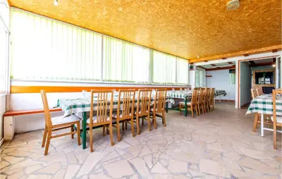 Restoran ili neka druga zalogajnica u objektu Lovely Home In Jesenice Dugi Rat