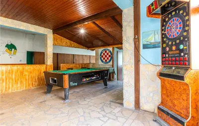 Soba za igre u objektu Lovely Home In Jesenice Dugi Rat