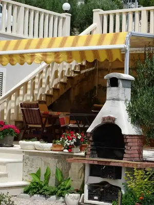 Vrt u objektu 4pax Apartment ON THE BEACH with garden, sea view, terrace & parking - Ap A1
