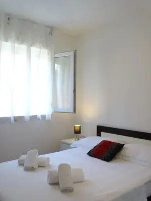 Krevet ili kreveti u jedinici u objektu ON THE BEACH 4-pax Apartment A2 with a terrace & sea view