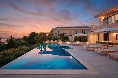 Bazen u objektu Luxury Villa Hvar Deluxe Palace 1 with heated pool, gym and sauna ili u blizini