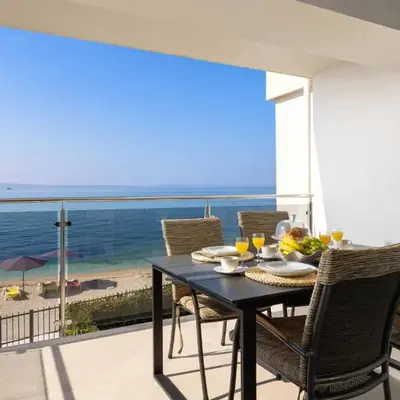 Seaside Luxury Apartment Tanita
