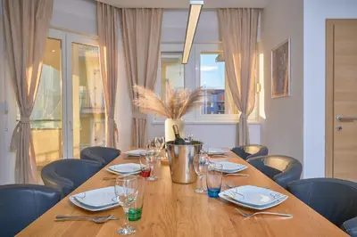 Tlocrt objekta M Entire floor in a spacious house with pool