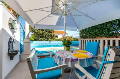 Bazen u objektu Apartments Villa Camellia - Adults Only ili u blizini