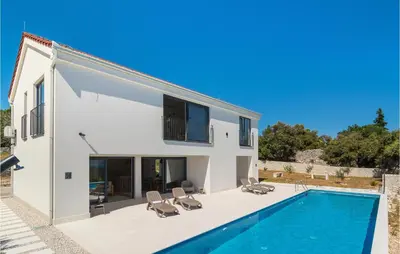 Bazen u objektu Amazing Home In Supetar Brac ili u blizini