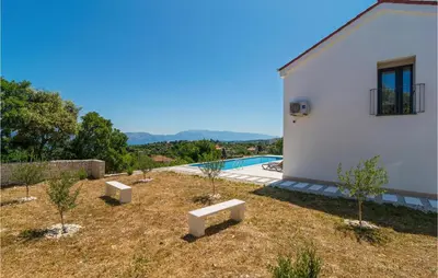 Bazen u objektu Amazing Home In Supetar Brac ili u blizini