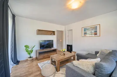 TV i/ili zabavni centar u objektu RELAX apartment Split area with private jacuzzi on terrace with mountain view