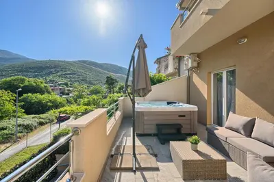 Pogled na planine ili pogled na planine iz apartmana