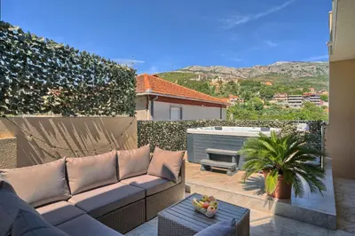 Pogled na planine ili pogled na planine iz apartmana