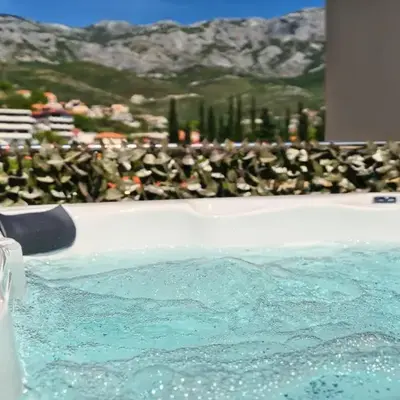 Relax apartment Split area with jacuzzi and mountain view