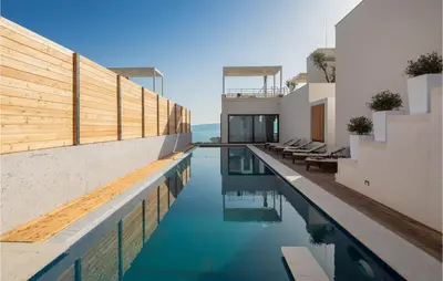 Bazen u objektu Cozy Home In Omis With Sauna ili u blizini