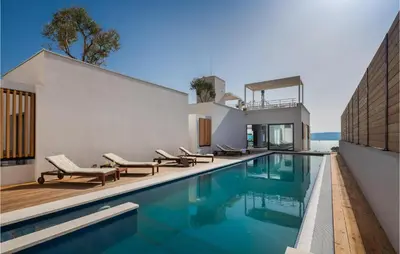 Bazen u objektu Cozy Home In Omis With Sauna ili u blizini