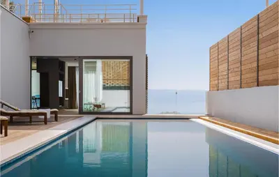 Bazen u objektu Cozy Home In Omis With Sauna ili u blizini