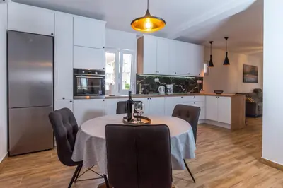 Kuhinja ili čajna kuhinja u objektu Villa Divić
